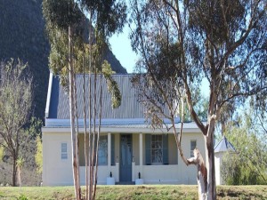  Vacation Hub International | Kandelaars Cottage Main
