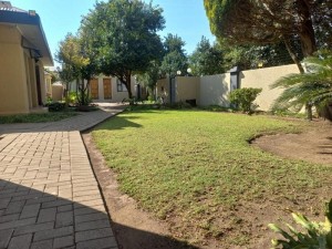  Vacation Hub International | Ikhutse Manor Guesthouse Main