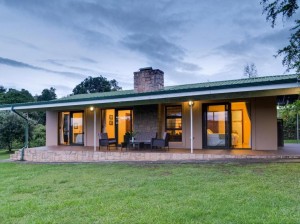  Vacation Hub International | Drakensberg Creek Cottage & Drakensberg Vultures View Main