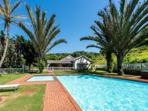  Vacation Hub International | 17 Malibu, Beverly Hills Estate Main