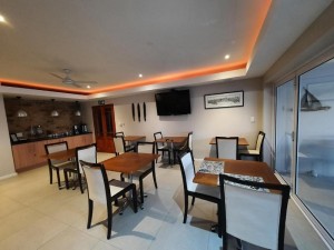  Vacation Hub International | Phoenix Lodge and Waterside Accommodation Main