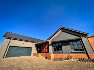  Vacation Hub International | Highland Gate Range View Main