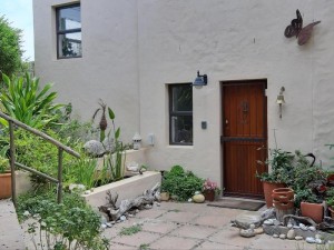  Vacation Hub International | Gogo's garden apartment Main