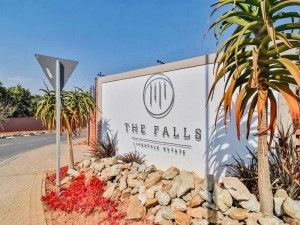  Vacation Hub International | Lovely Apartment in Roodepoort Main