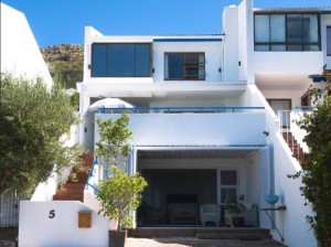  Vacation Hub International | Casa Delfina Main