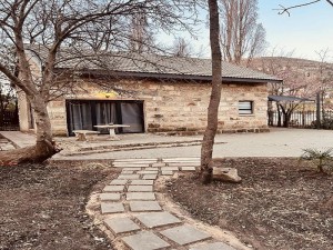  Vacation Hub International | Walnut Cottage Main