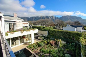  Vacation Hub International | Thirty on Grace Main
