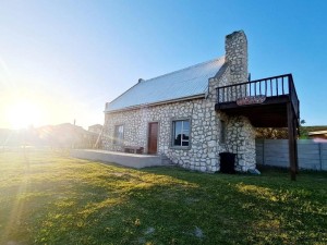  Vacation Hub International | Verregaande Cottage with hot tub Main