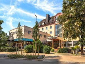  Vacation Hub International | Parkhotel Crombach Main