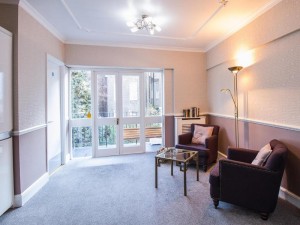  Vacation Hub International | London Town Hotel Main