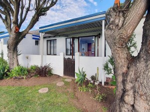  Vacation Hub International | Paradise Beach Cottage Main