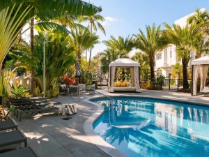  Vacation Hub International | Sonder The Deco Main
