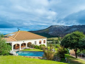  Vacation Hub International | Barton Luxury Villas Main