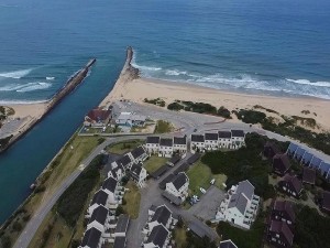  Vacation Hub International | Beachfront apartment in a secure complex Main