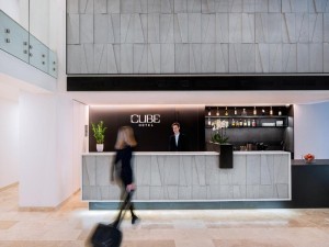  Vacation Hub International | Hotel CUBE Prague Main