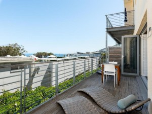  Vacation Hub International | Caprice Court Apartments Main