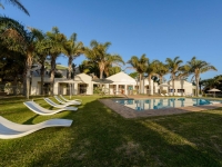  Vacation Hub International | Castleton Room