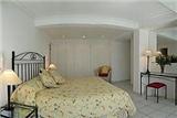  Vacation Hub International | The Bantry Bay Aparthotel by Totalstay Room