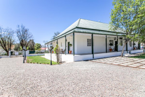  Vacation Hub International | Victorian Square Guesthouse Room