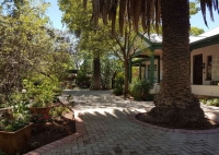  Vacation Hub International | Milner House Room