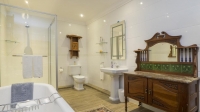 Vacation Hub International | Madison Manor Boutique Hotel Room