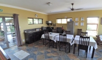  Vacation Hub International | Crooked Tree Cottage B&B Room