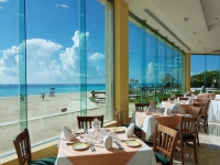  Vacation Hub International | Park Royal Cancún Room
