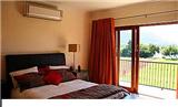  Vacation Hub International | Harry's Getaway Room