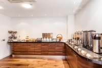  Vacation Hub International | Ambassadors Hotel Room
