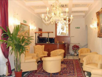  Vacation Hub International | Hotel Donatello Room