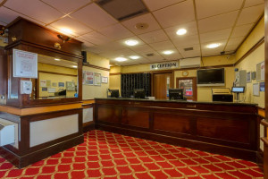  Vacation Hub International | Grand Burstin Hotel Room