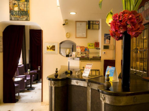  Vacation Hub International | Hotel Pax Opera Room