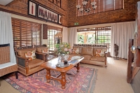  Vacation Hub International | Africa House Room