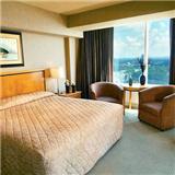  Vacation Hub International | The Oakes Hotel Overlooking the Falls Room