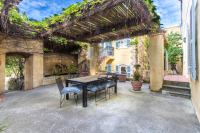  Vacation Hub International | Auberge Burgundy Guest House Room