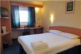  Vacation Hub International | Custom House Hotel Room