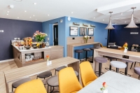  Vacation Hub International | Oliver Plaza Hotel Room