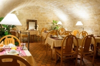  Vacation Hub International | Hotel France Louvre Room