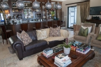  Vacation Hub International | The Alexander Room