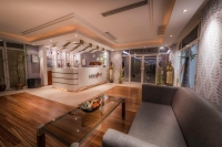  Vacation Hub International | Golden Tulip Room