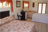  Vacation Hub International | Africanos Inn Room