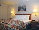 Vacation Hub International | La Quinita Inn Nashville South Room