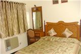  Vacation Hub International | Hotel Highway Inn Room