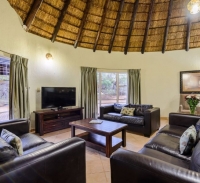  Vacation Hub International | Dikhololo Room