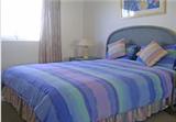  Vacation Hub International | Waters Edge Apartment Room
