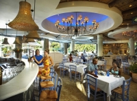  Vacation Hub International | Sun City  - The Cascades Hotel Room