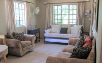  Vacation Hub International | Mackers Riverbend Cottage - Starlings Nest Room