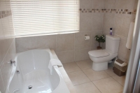  Vacation Hub International | Chartwell Guest House Room