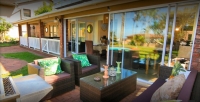  Vacation Hub International | La Loggia On Broadwood Room