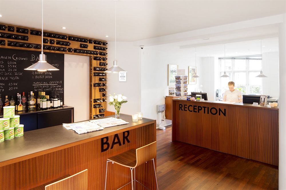  Vacation Hub International | Copenhagen Crown Room